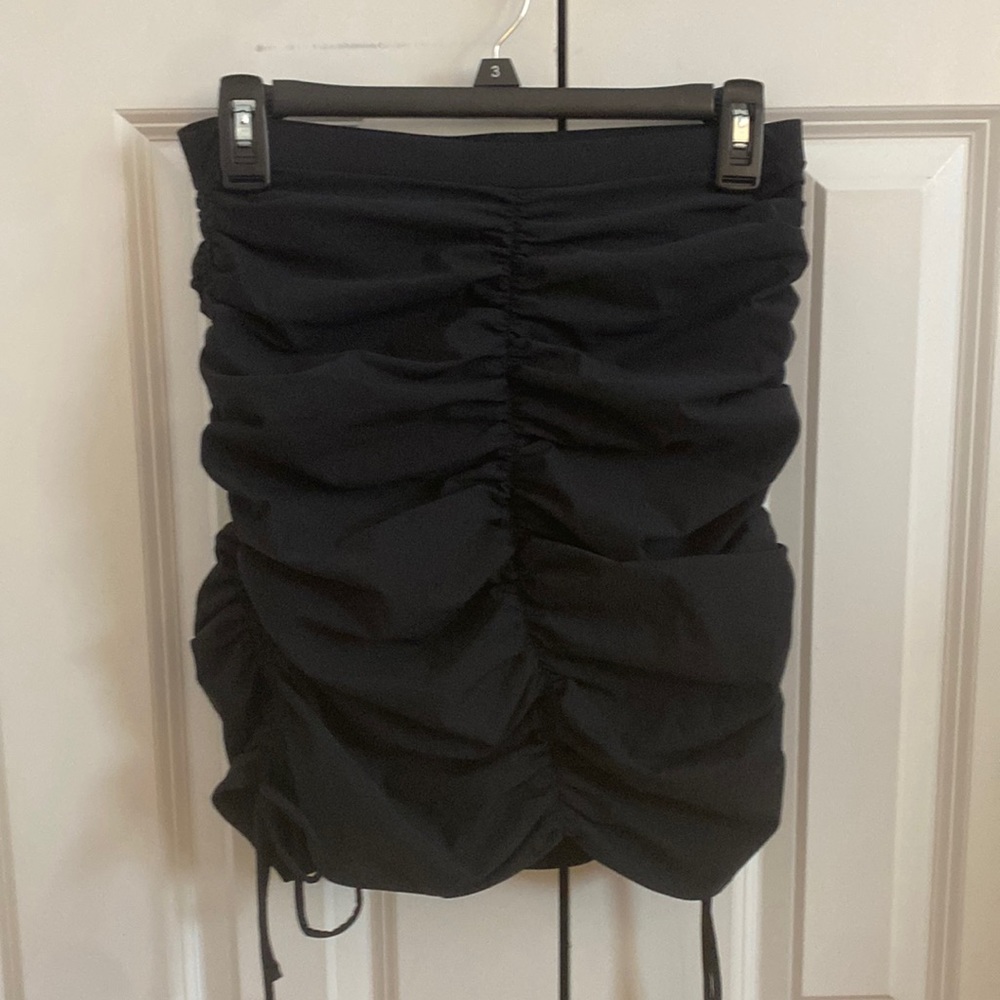 Black scrunch tight mini skirt